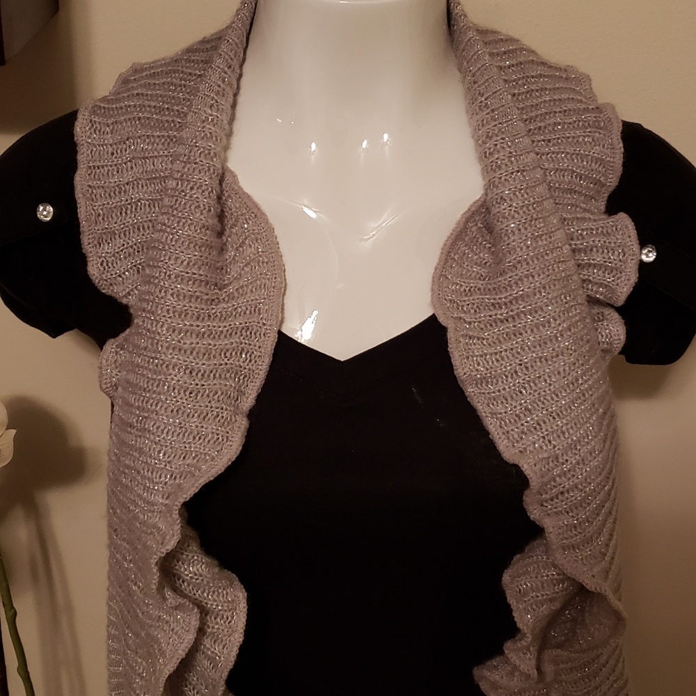 Fancy Ruffle Scarf - Picture 2 of 5